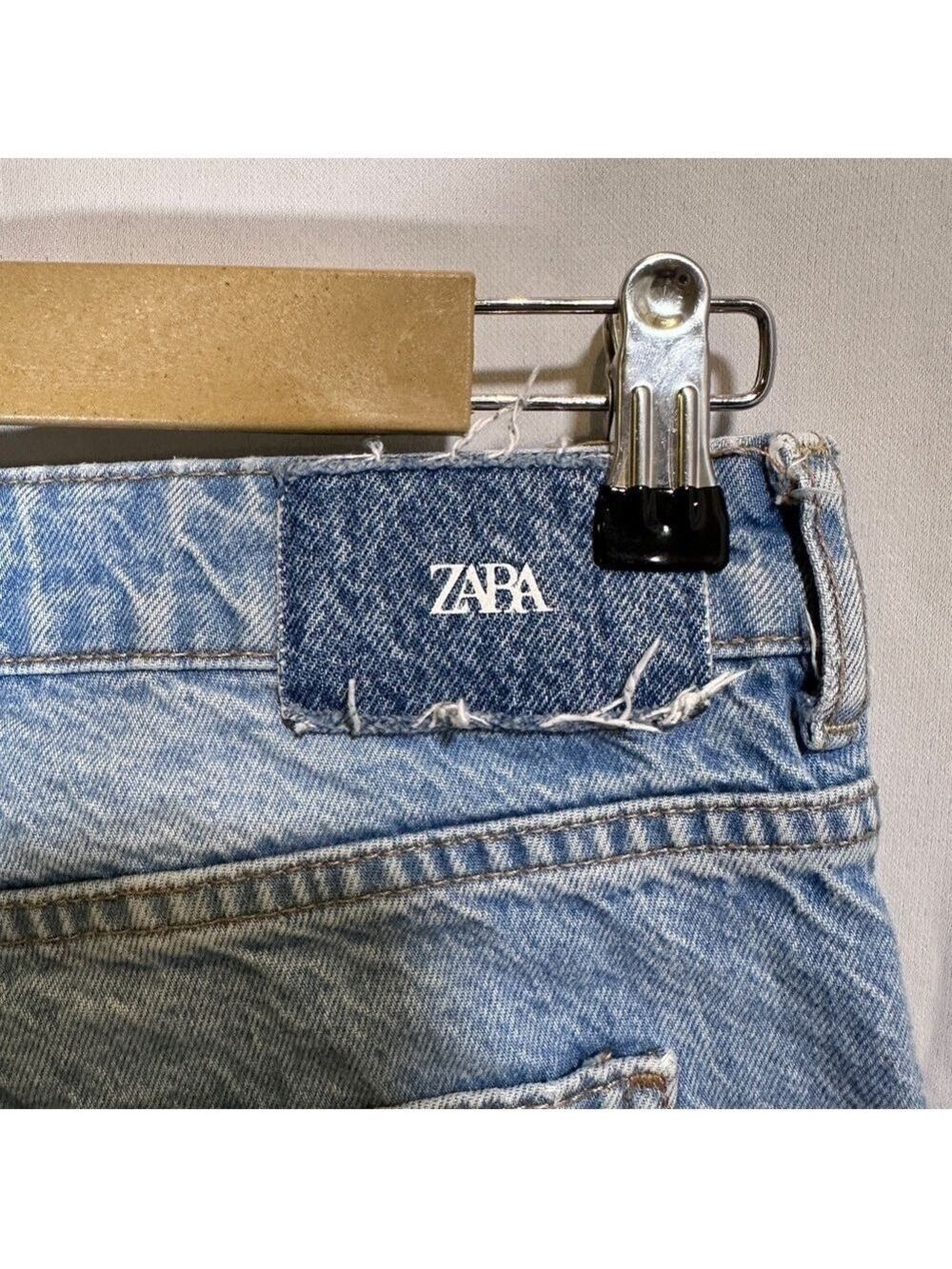 Zara Classic Blue Denim Jeans - Picture 3 of 9